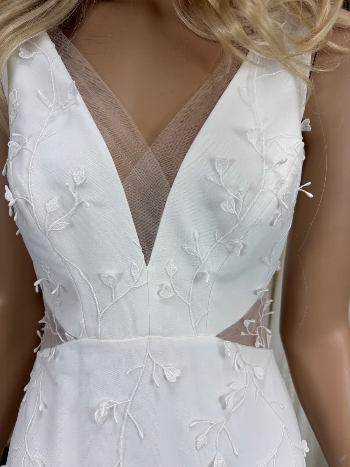 detalje af udskæring og blonder