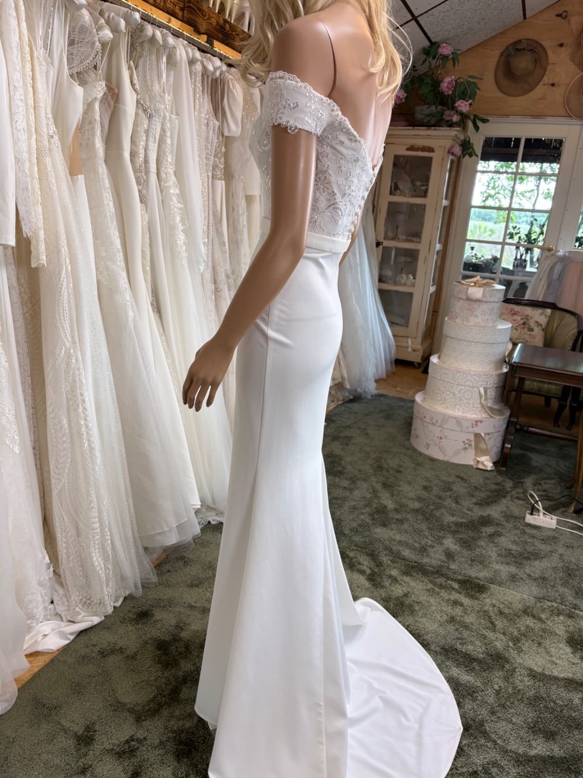 brudekjole set fra siden