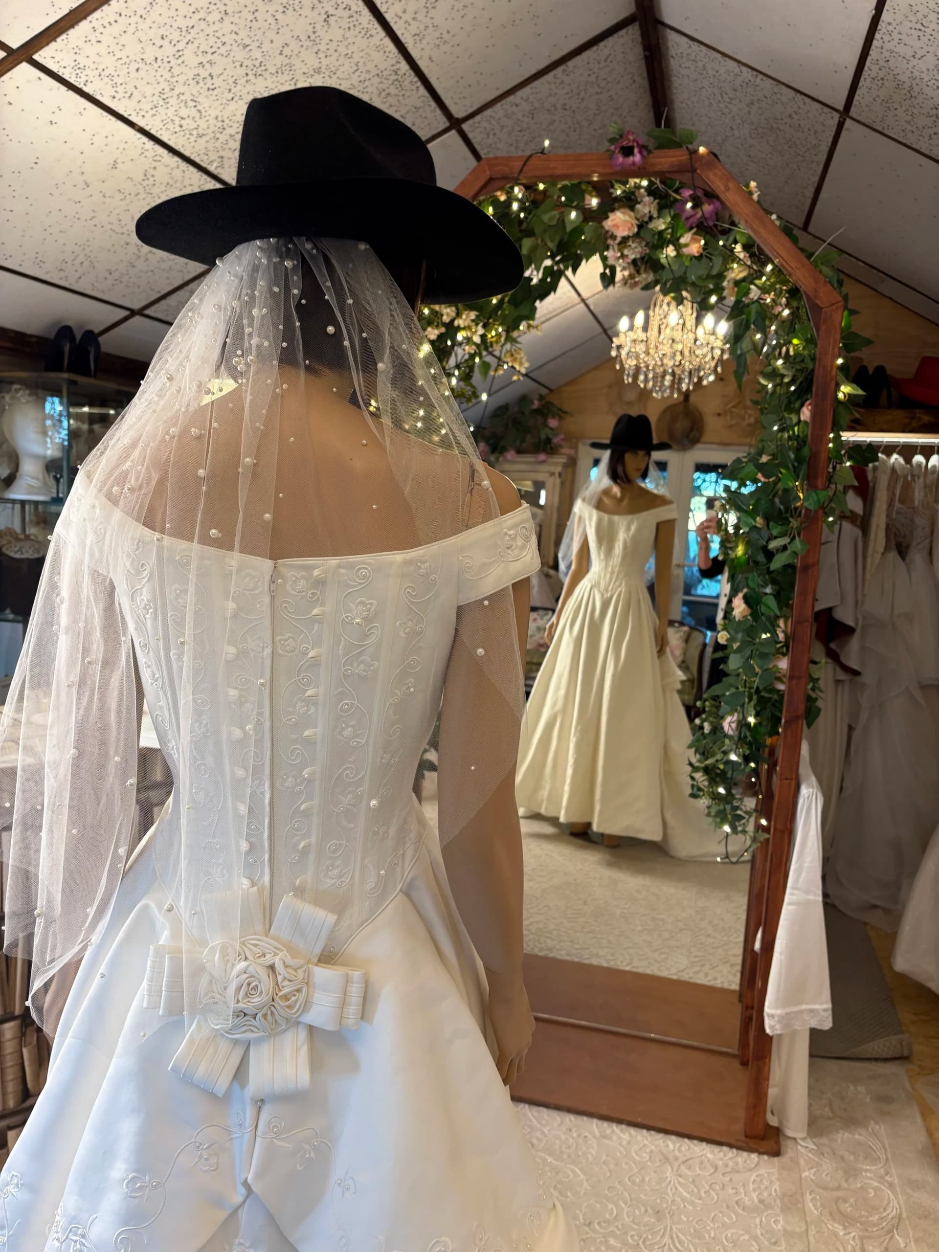 Cecilina – Preloved brudekjole str. 38 - billede 3