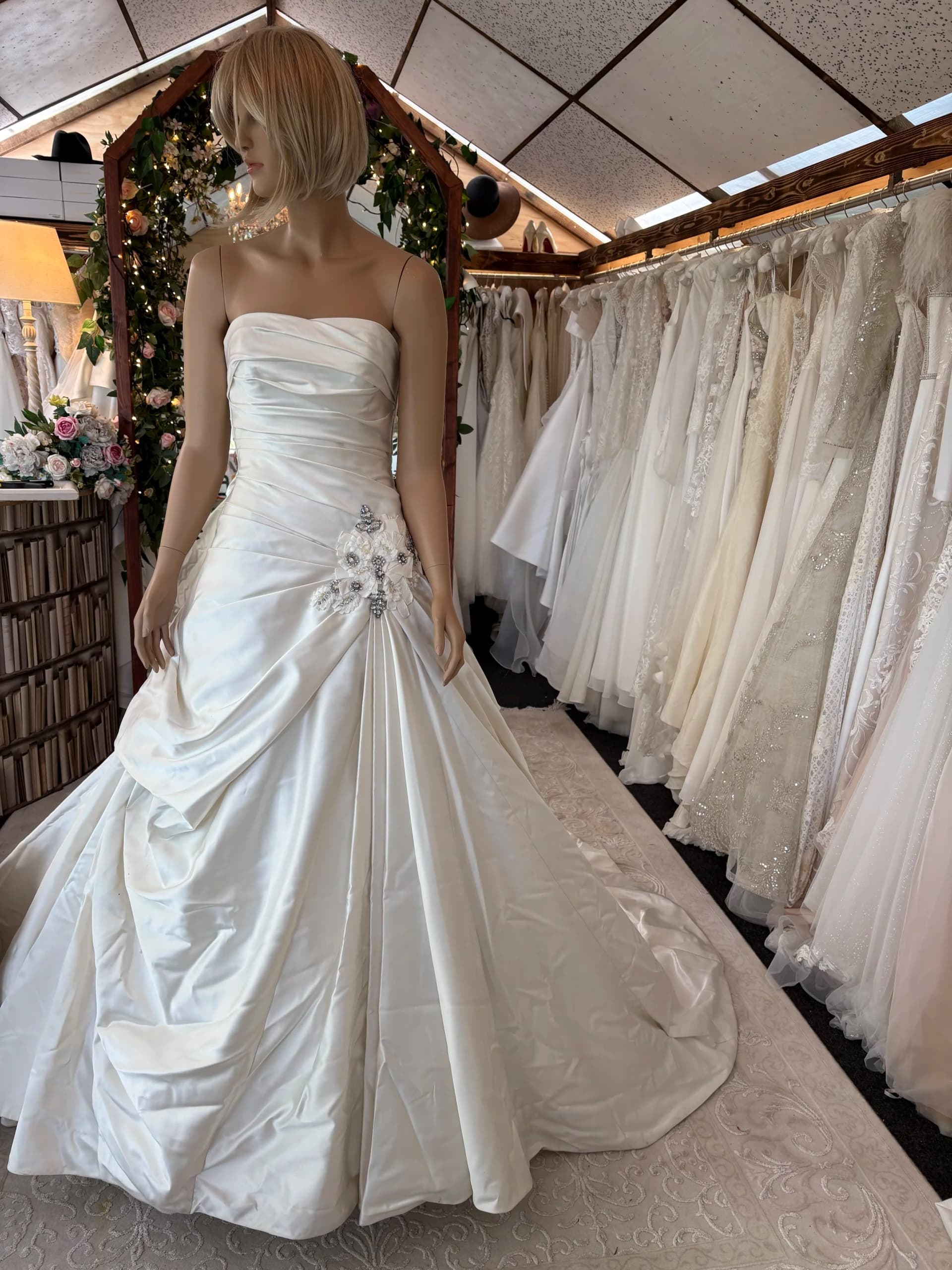 Dorethe – Preloved brudekjole str. 36 - billede 1