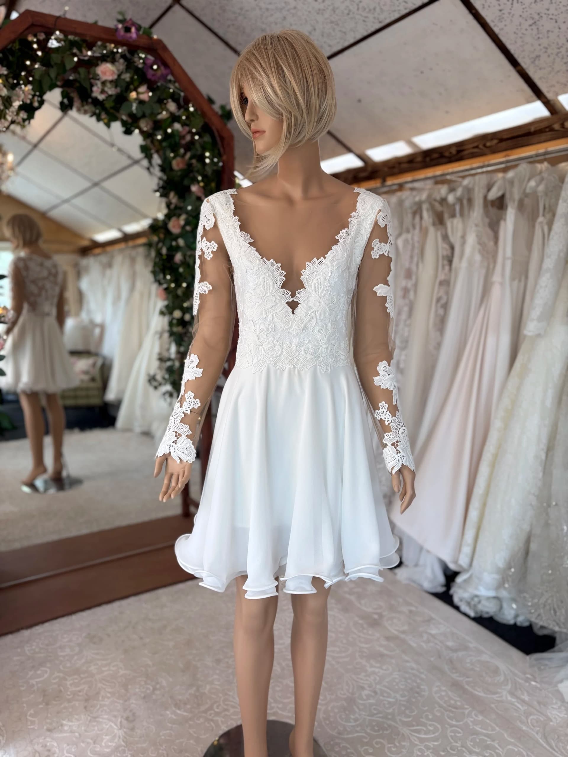 Madison – Preloved kort brudekjole str. 42 - billede 1