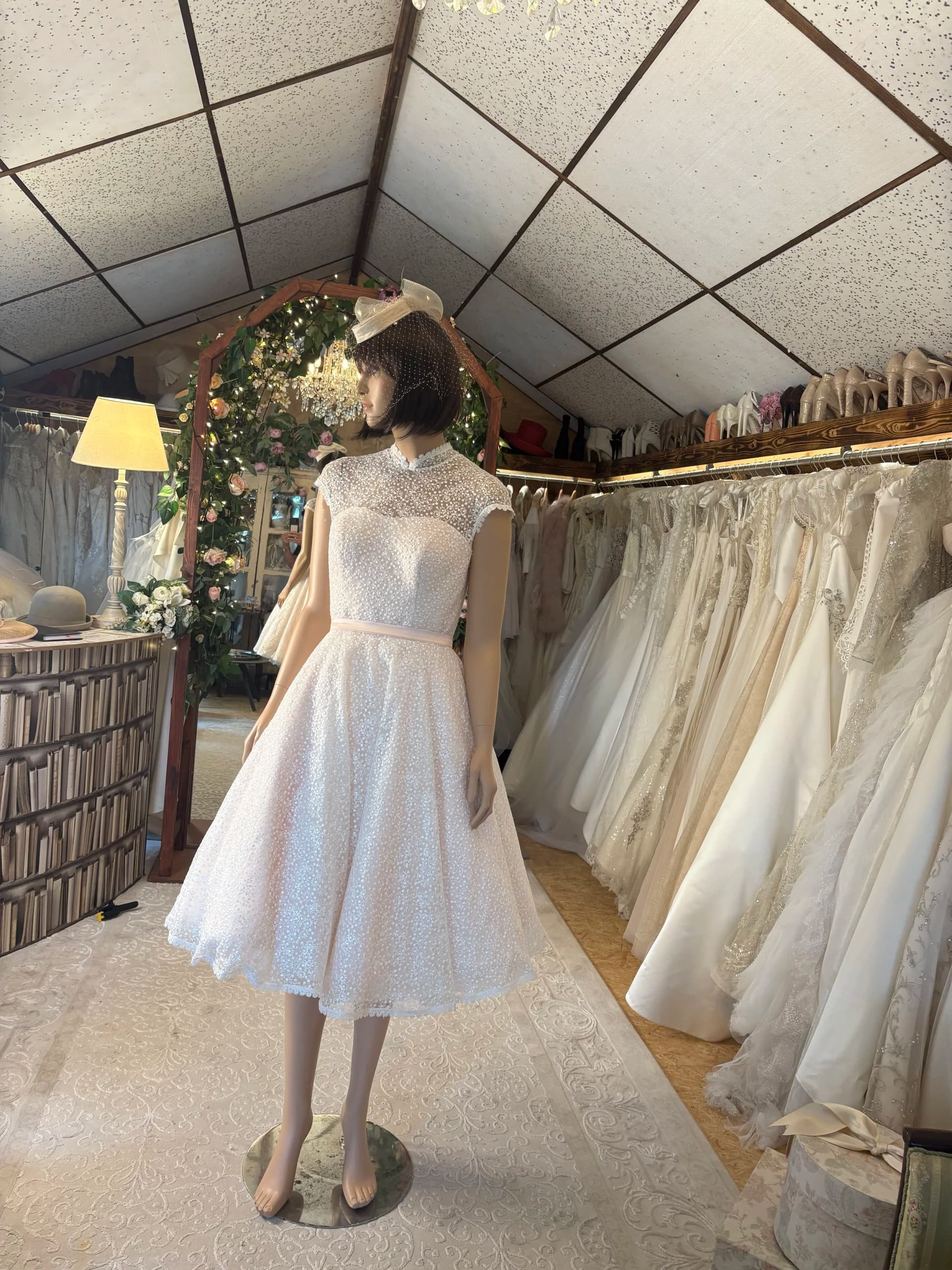 Agnes – To Be Loved kort brudekjole str. 36 - billede 1