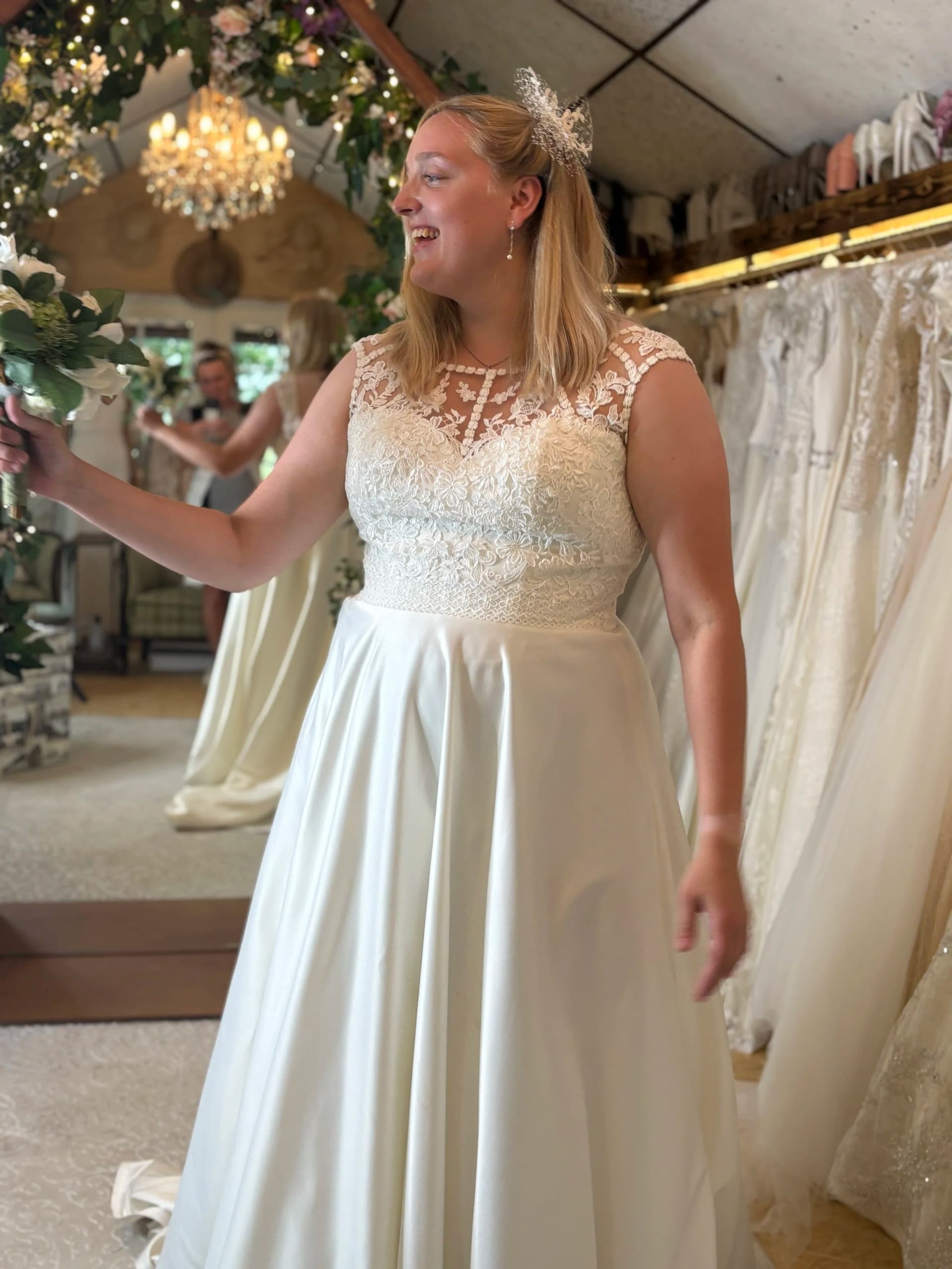 Benedikte – Preloved prinsesse brudekjole str. 48 - billede 2