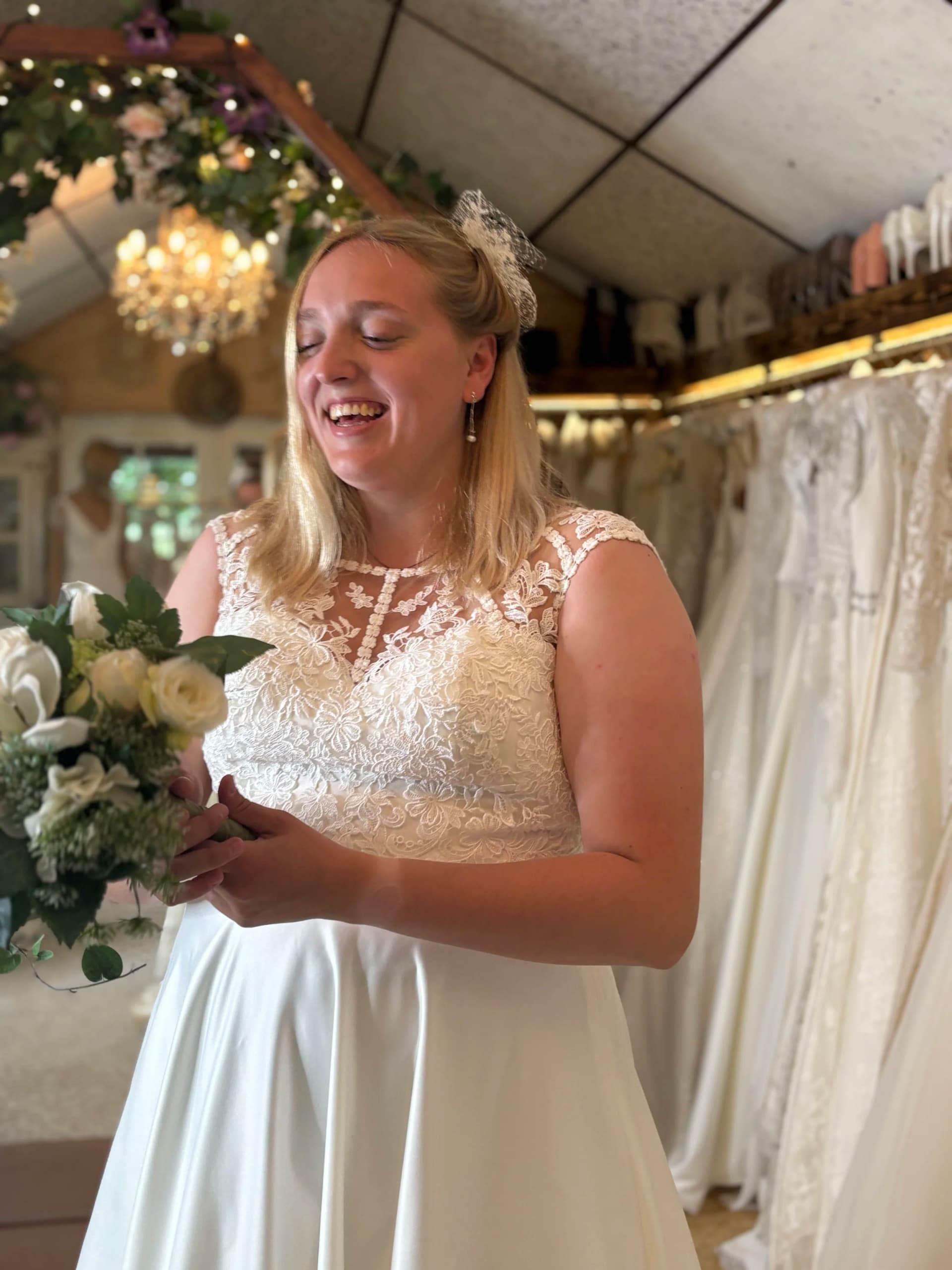 Benedikte – Preloved prinsesse brudekjole str. 48 - billede 1
